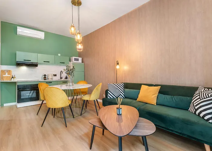 Nice Renting - 72 France - Negresco Coastal Getaway - Comfort & Style