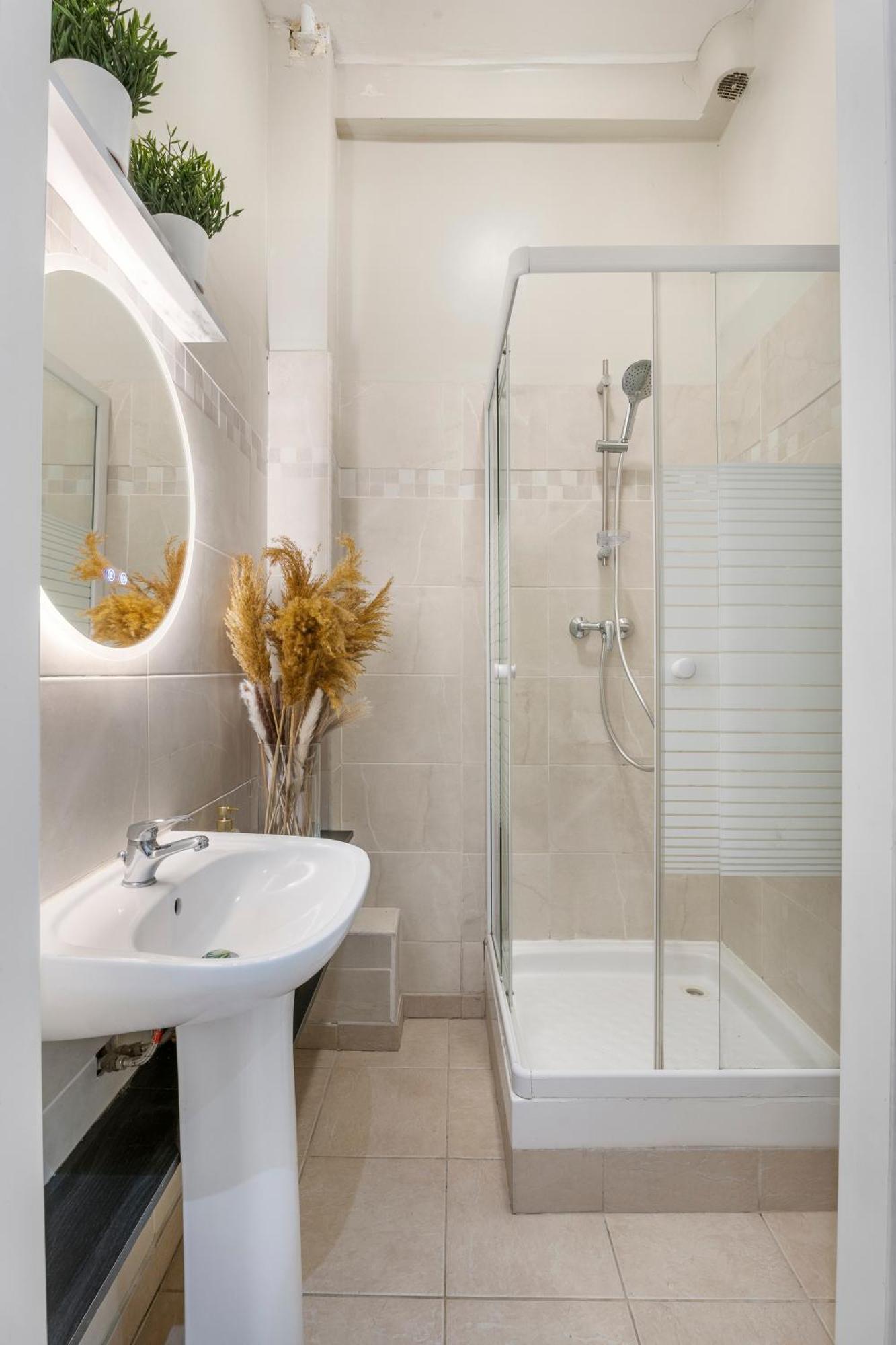 Appartamento Renting - 72 France - Negresco Coastal Getaway - Comfort & Style Nizza