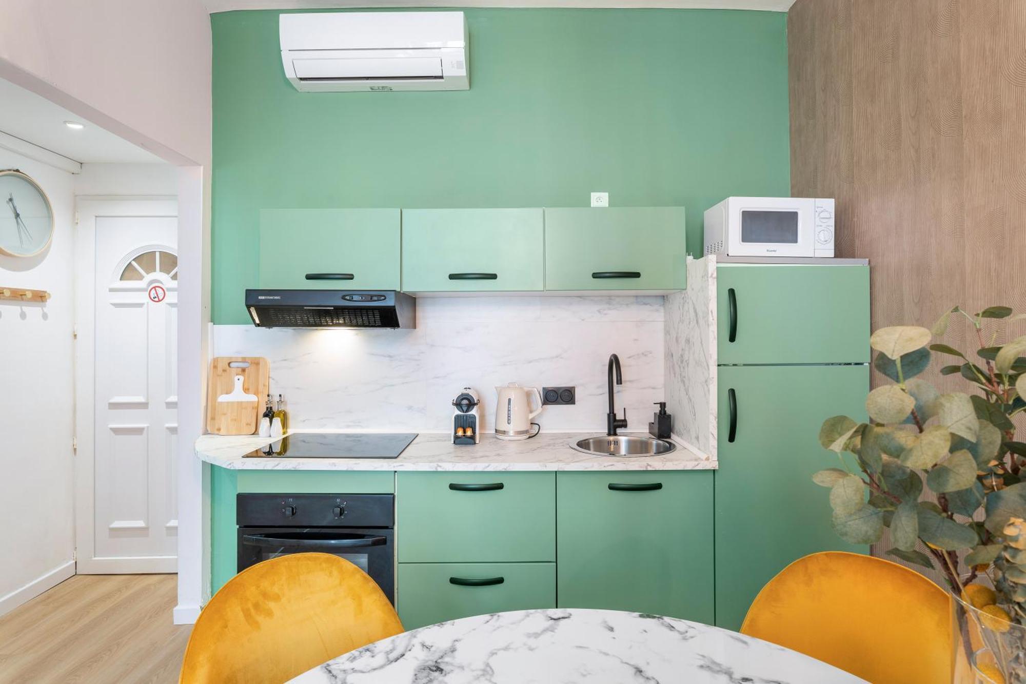 Renting - 72 France - Negresco Coastal Getaway - Comfort & Style *