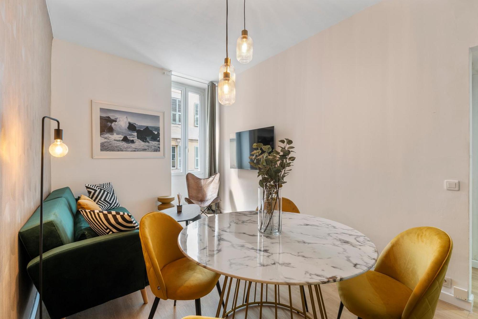 Renting - 72 France - Negresco Coastal Getaway - Comfort & Style *